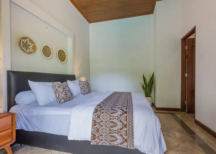 Villa Castila Saraswati - Tranquil 4br In Kayu Aya Seminyak (Bali)