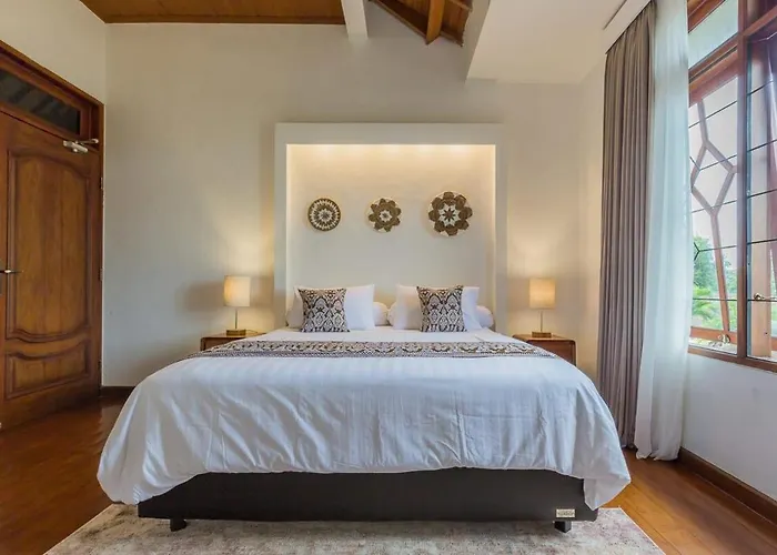 Castila Saraswati - Tranquil 4br In Kayu Aya Seminyak (Bali)