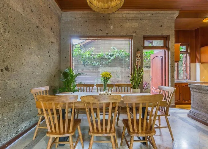 Villa Castila Saraswati - Tranquil 4br In Kayu Aya